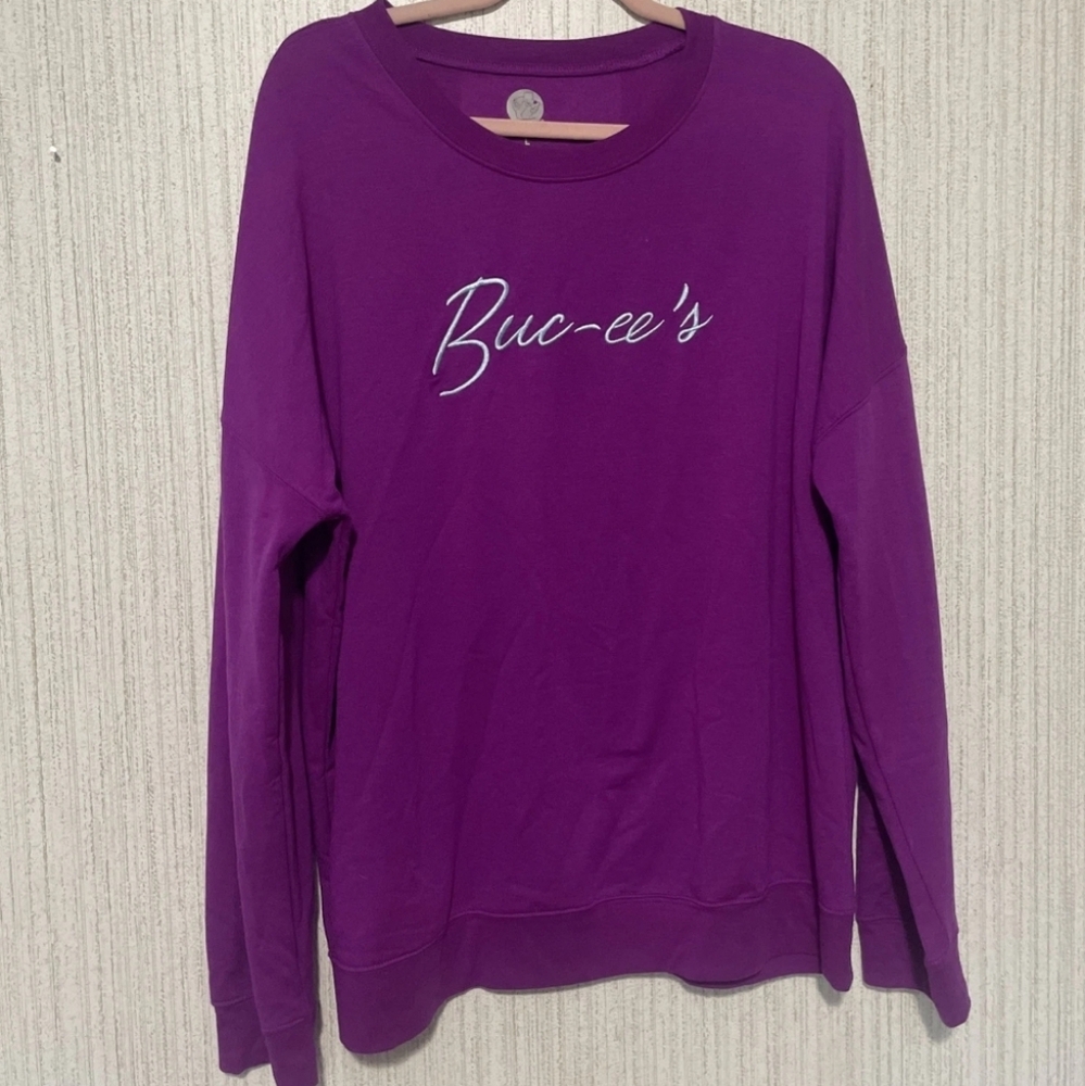 Buc-ees Size Large Purple Sweatshirt